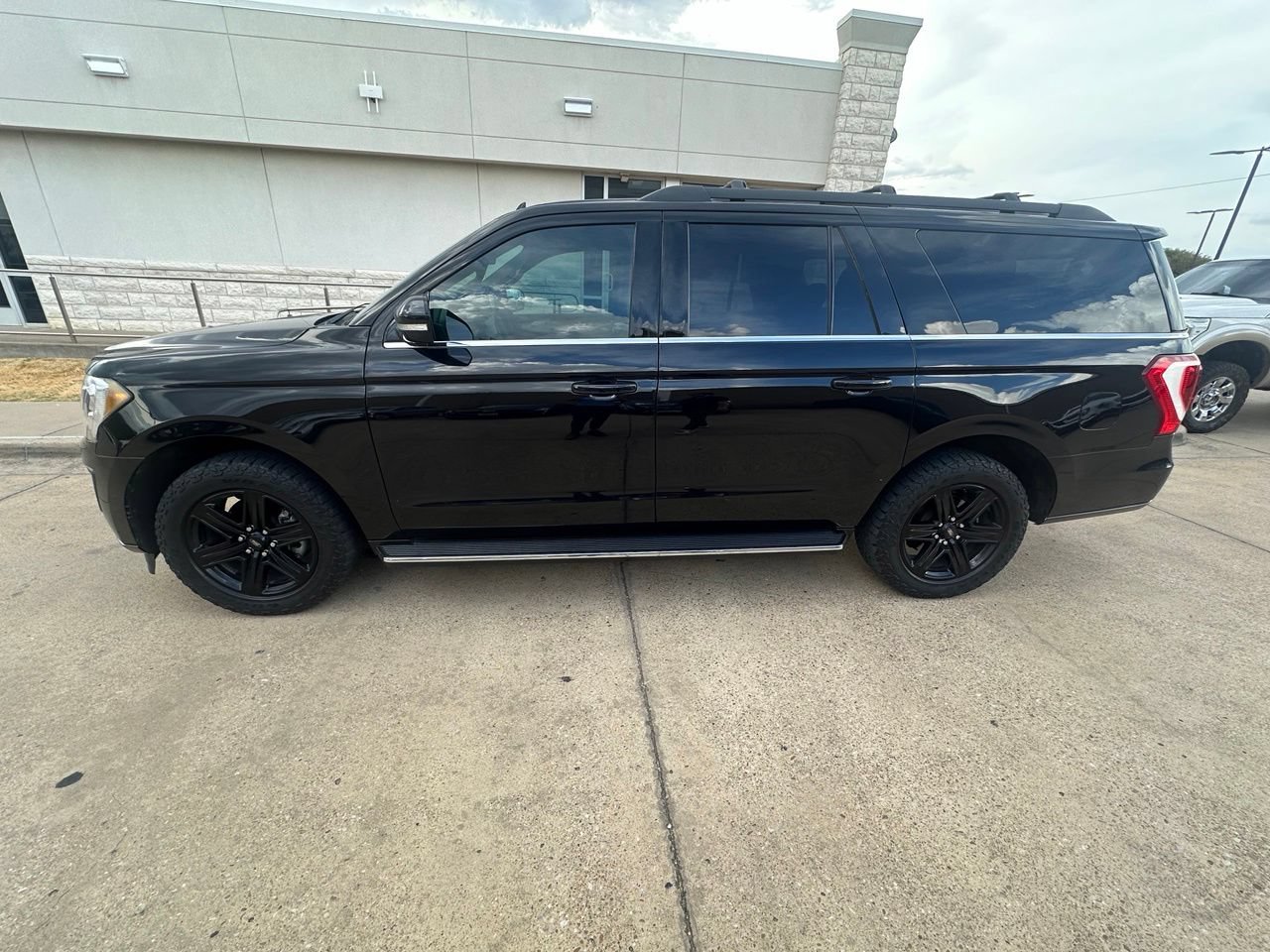 Used 2020 Ford Expedition Max XLT w/ Equipment Group 202A AWD/4WD image 6