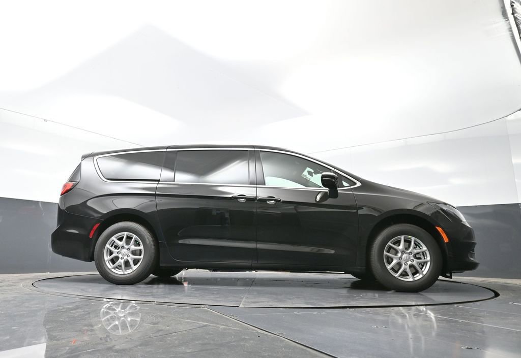 New 2026 Chrysler Voyager LX image 37