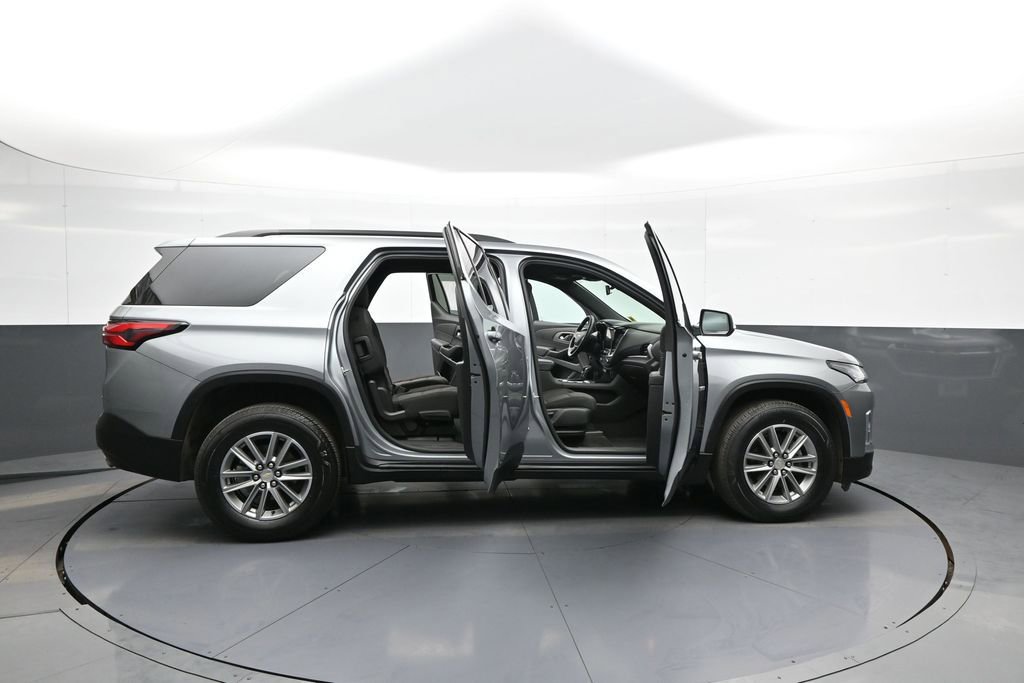 Used 2023 Chevrolet Traverse LT AWD/4WD image 43