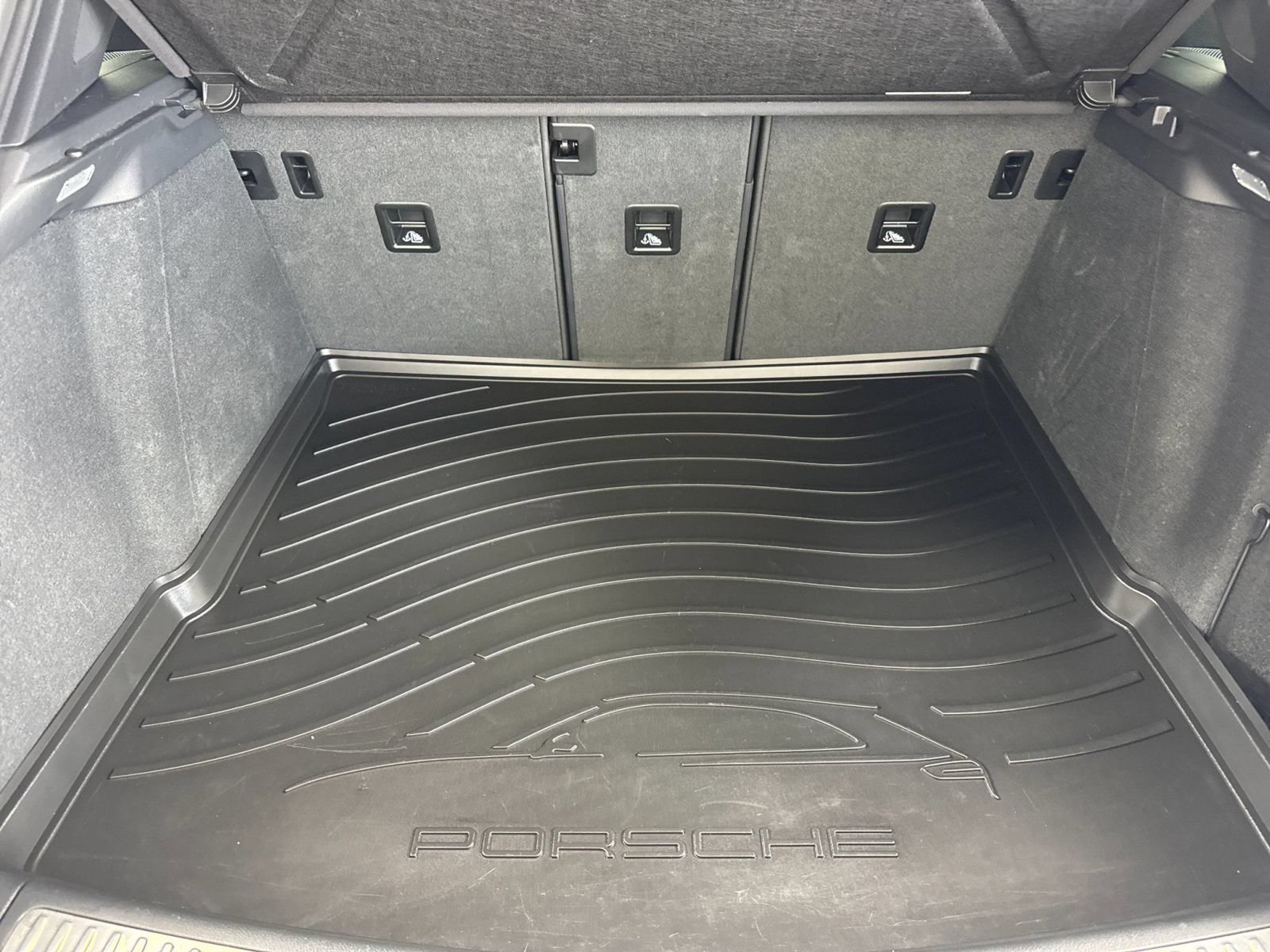 Certified 2025 Porsche Macan w/ Premium Package Plus AWD/4WD image 15
