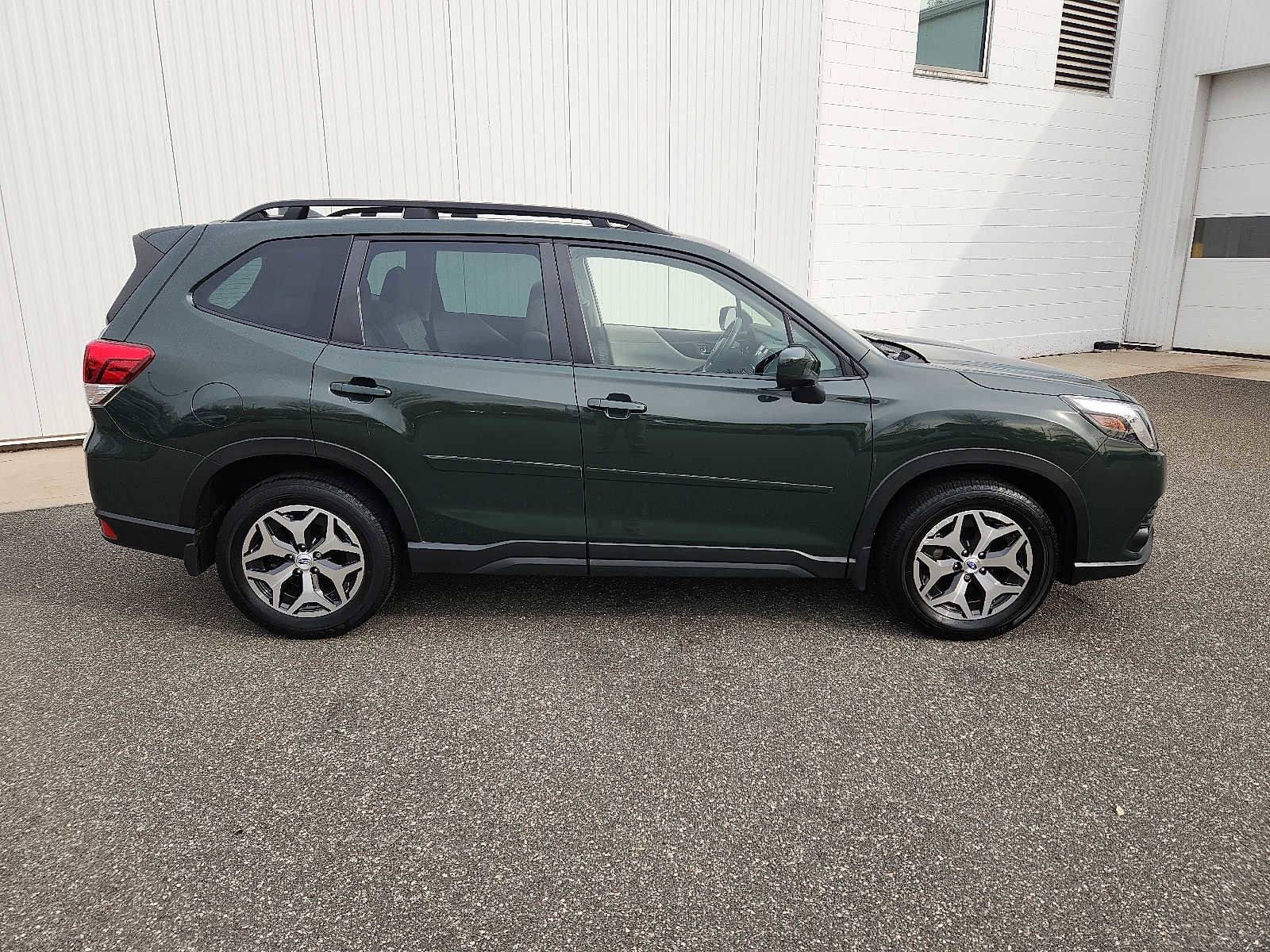 Used 2023 Subaru Forester Premium image 7
