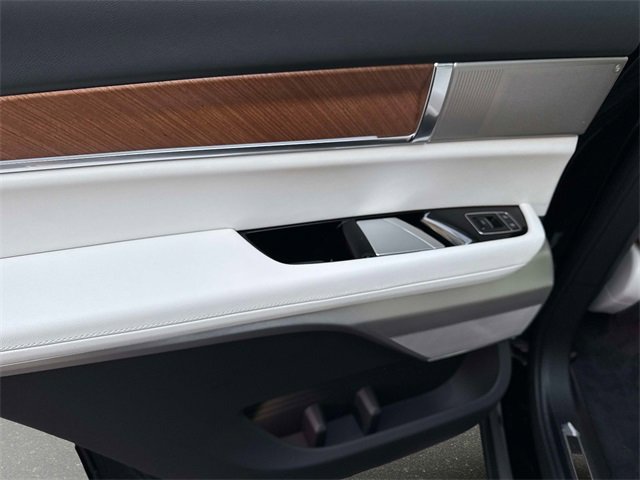 New 2026 Cadillac Vistiq Sport image 13