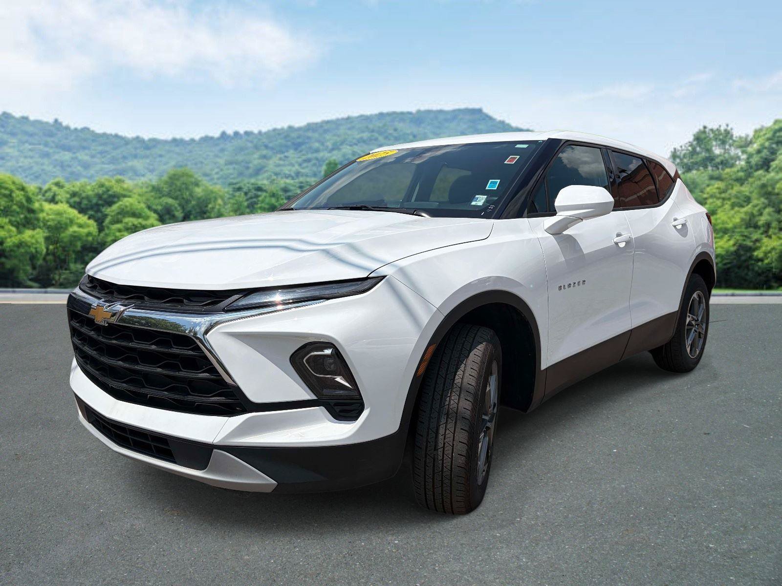 Used 2025 Chevrolet Blazer LT FWD image 24