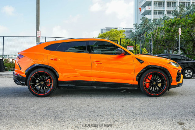 Used 2022 Lamborghini Urus image 9