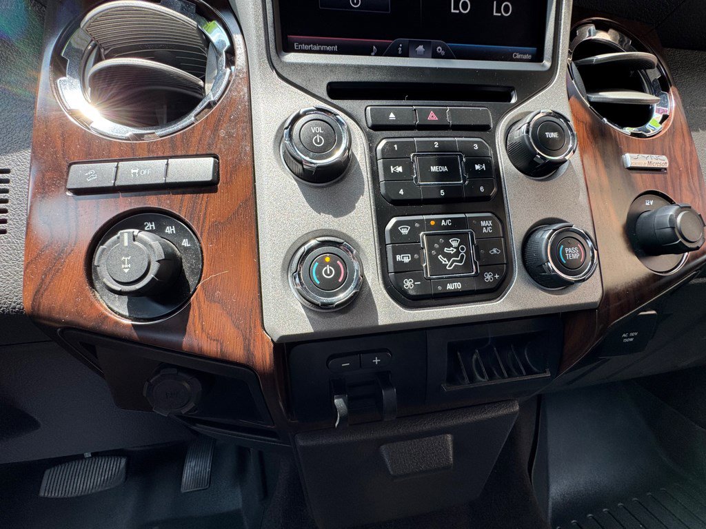 Used 2015 Ford F250 Lariat w/ FX4 Off-Road Package image 18