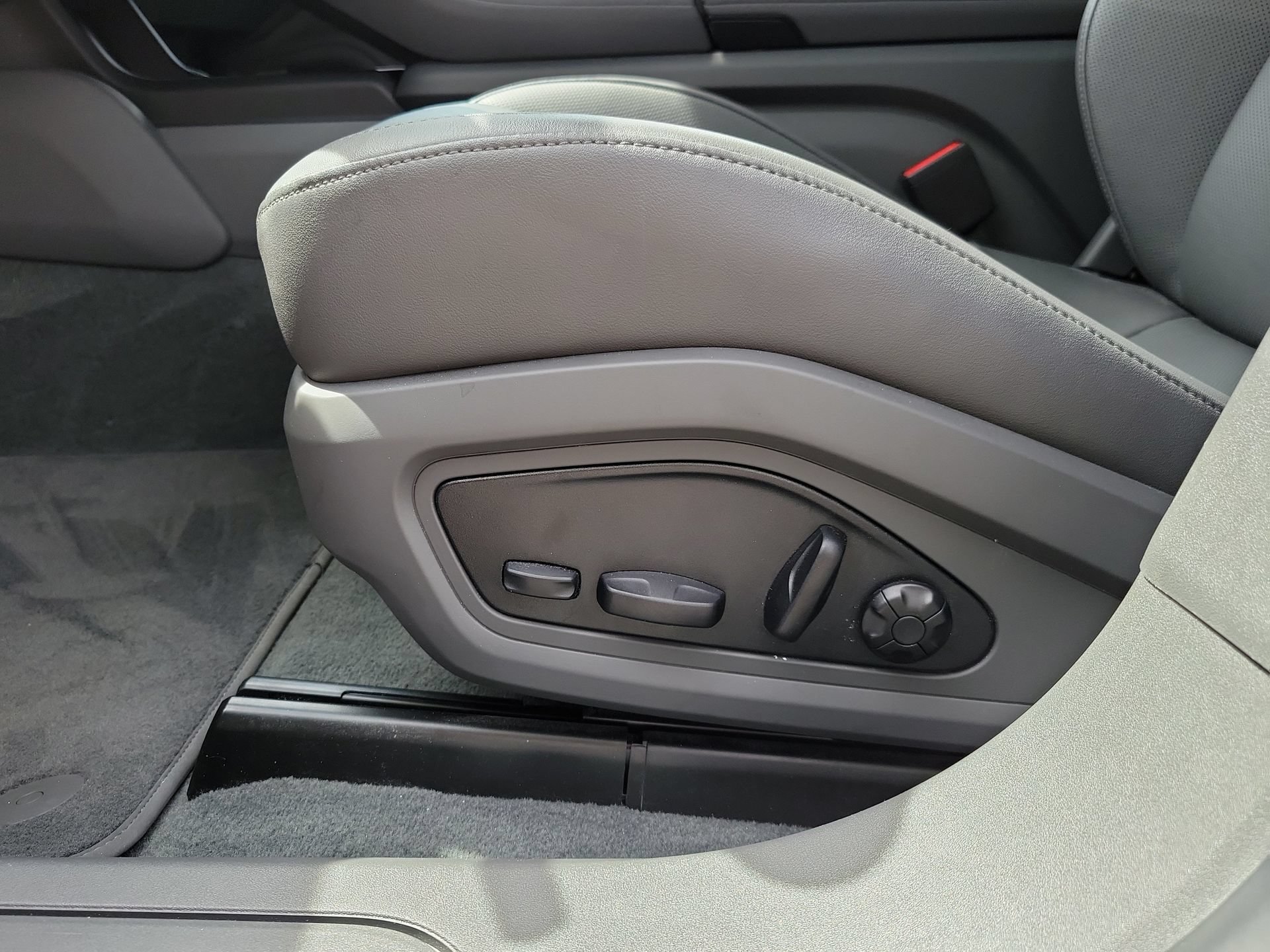 Used 2024 Porsche Taycan RWD image 28