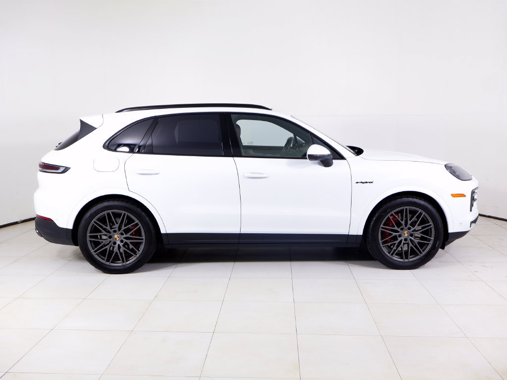 Certified 2026 Porsche Cayenne S AWD/4WD image 32