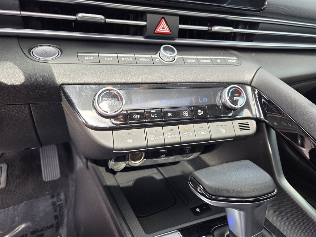 Used 2025 Hyundai Elantra SEL image 24