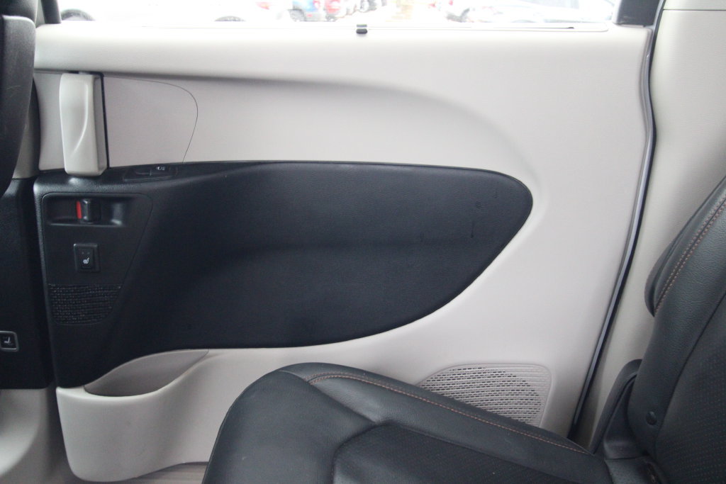 Used 2020 Chrysler Pacifica Touring-L Plus FWD image 43