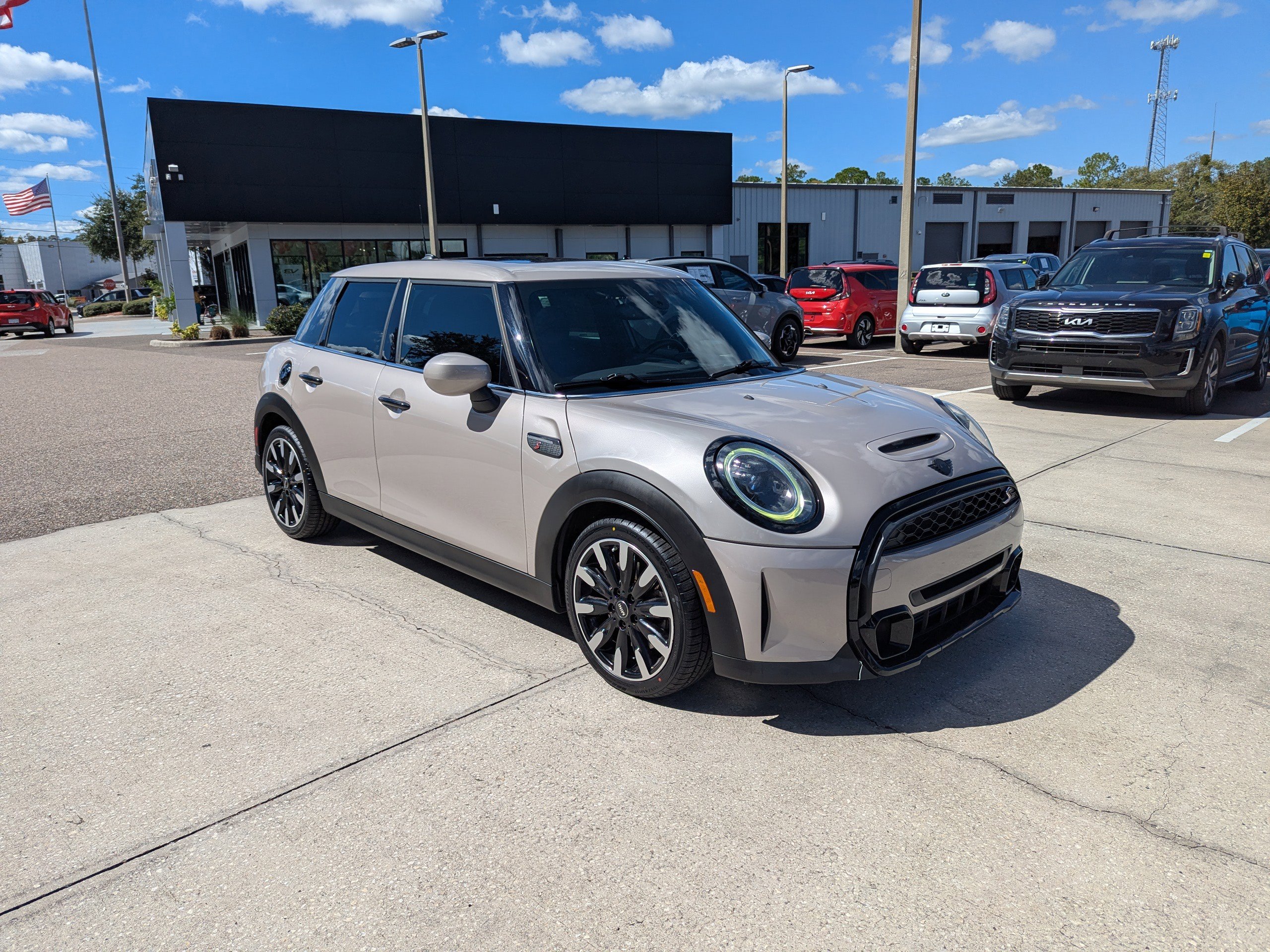 Used 2022 MINI Cooper S w/ Premium Package image 2