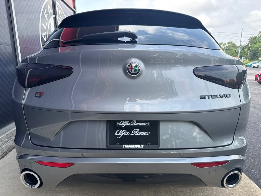 Used 2021 Alfa Romeo Stelvio Ti w/ Nero Edizione AWD/4WD image 10