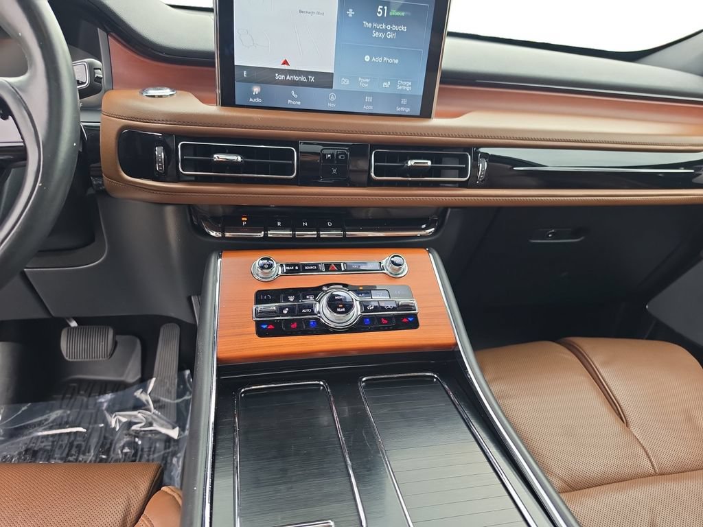 Used 2020 Lincoln Aviator Grand Touring w/ Equipment Group 302A AWD/4WD image 11