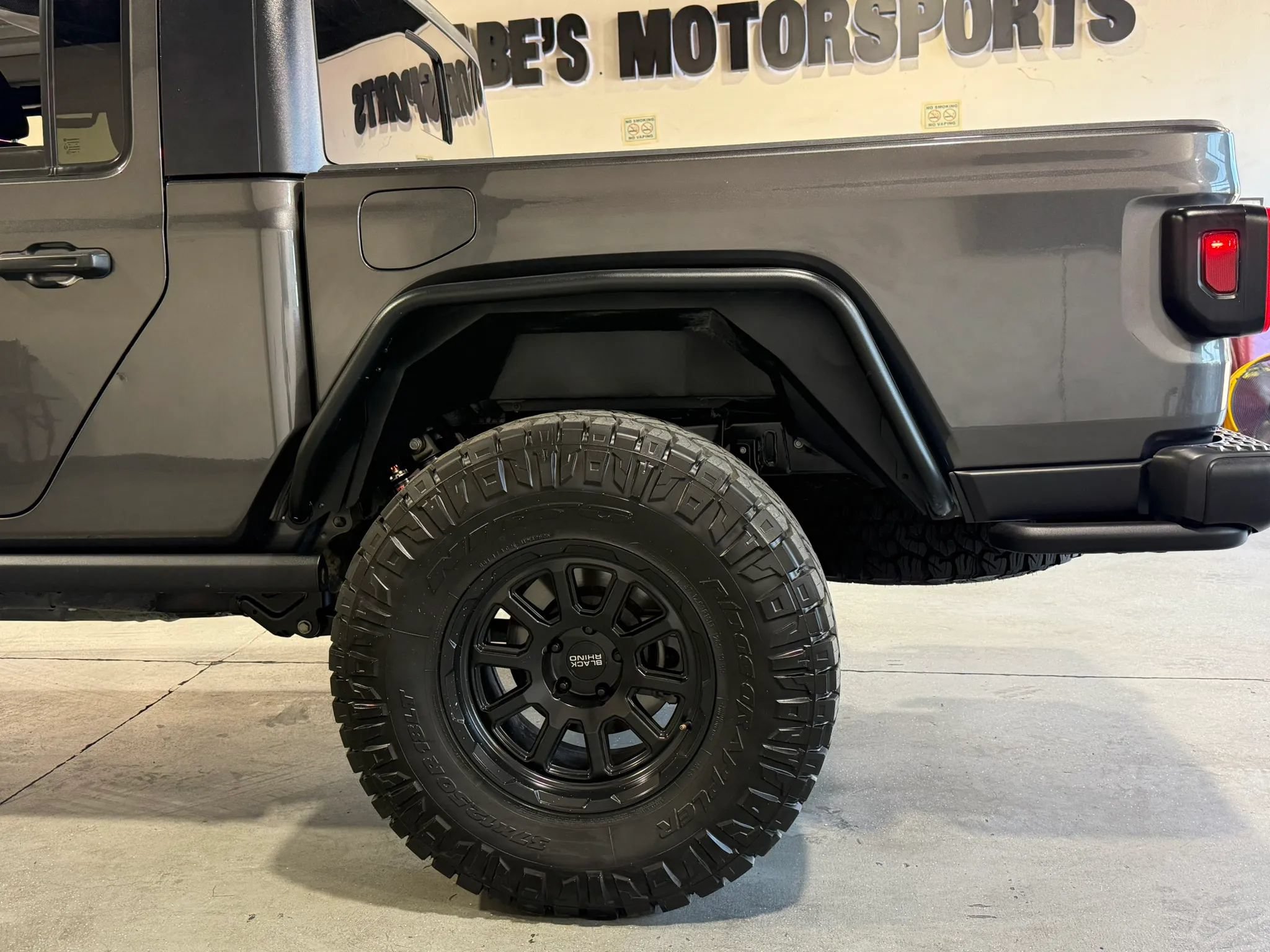 Used 2021 Jeep Gladiator Rubicon AWD/4WD image 9