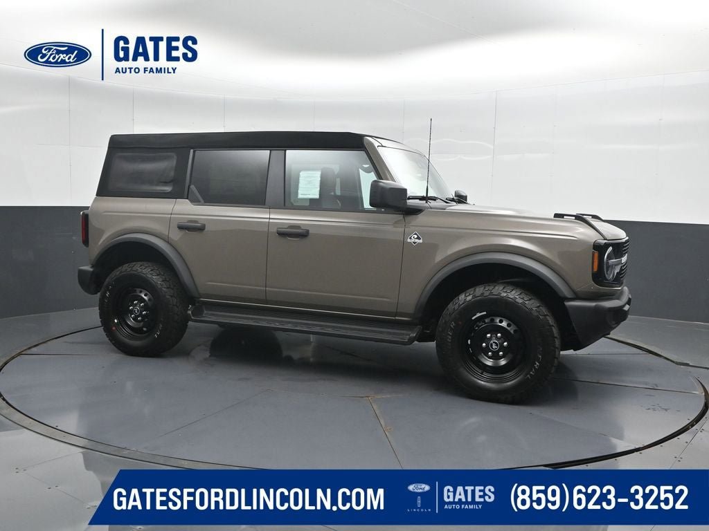 New 2026 Ford Bronco Outer Banks w/ Black Appearance Package