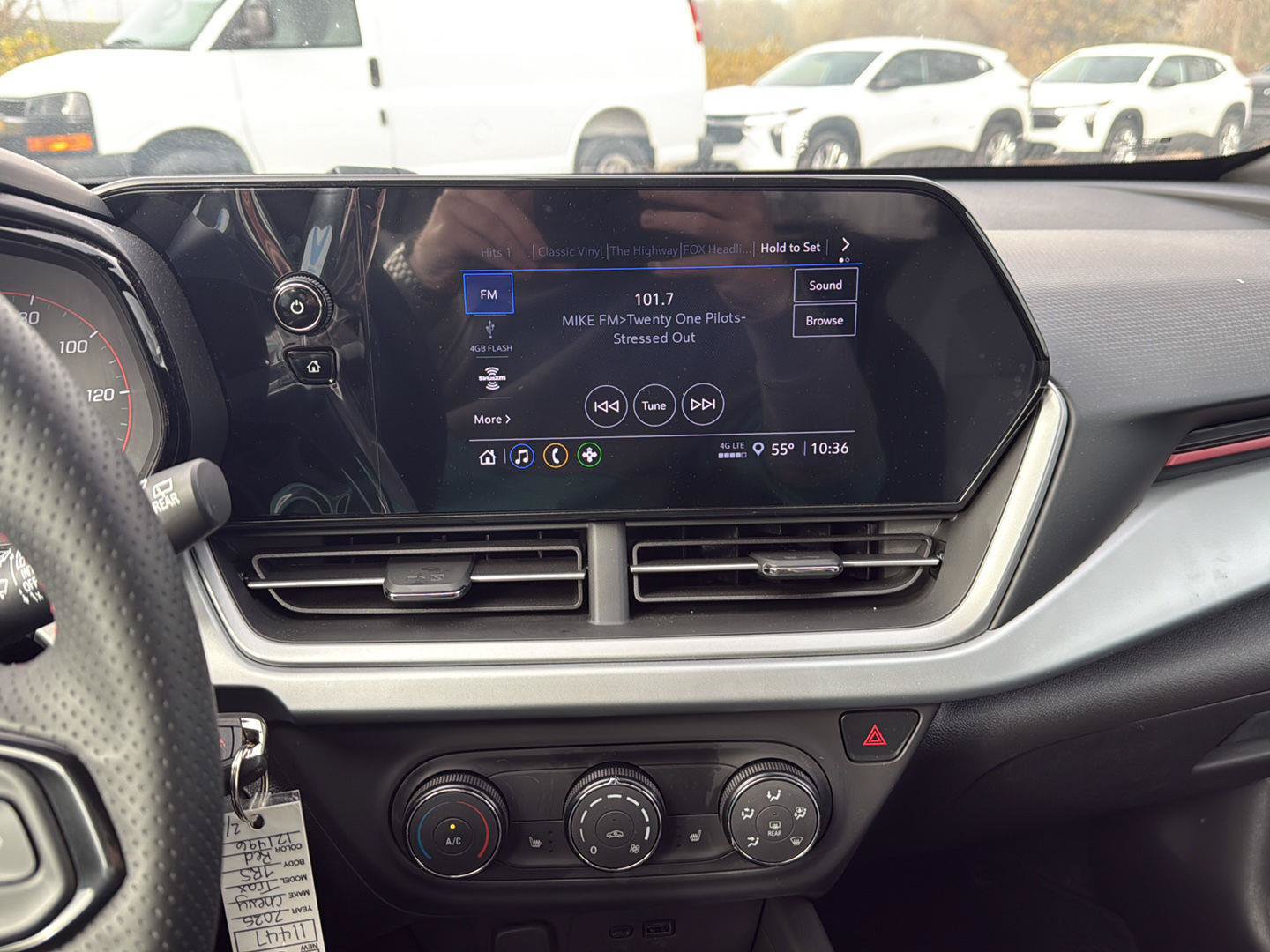 Used 2025 Chevrolet Trax RS FWD image 16