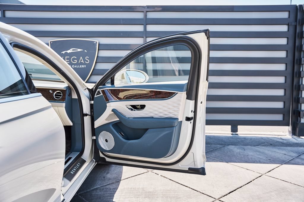 Used 2022 Bentley Flying Spur W12 AWD/4WD image 21
