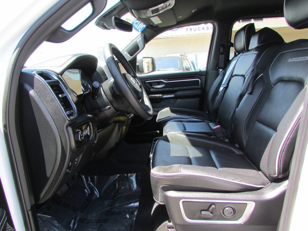 Used 2025 RAM 1500 Laramie AWD/4WD image 16