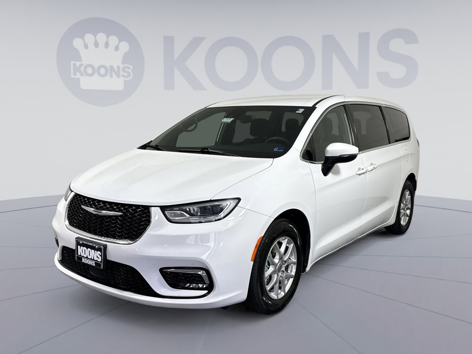Used 2023 Chrysler Pacifica Touring