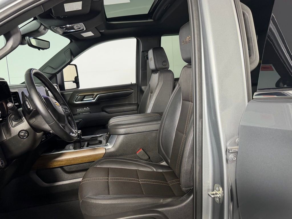 Used 2023 Chevrolet Silverado 1500 High Country w/ Technology Package image 23