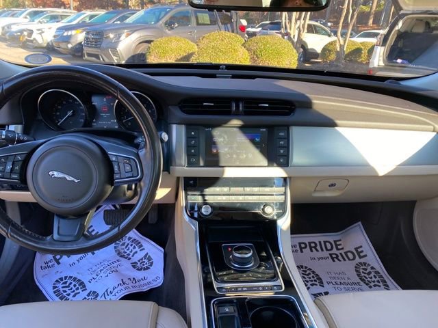 Used 2017 Jaguar XF Premium image 15