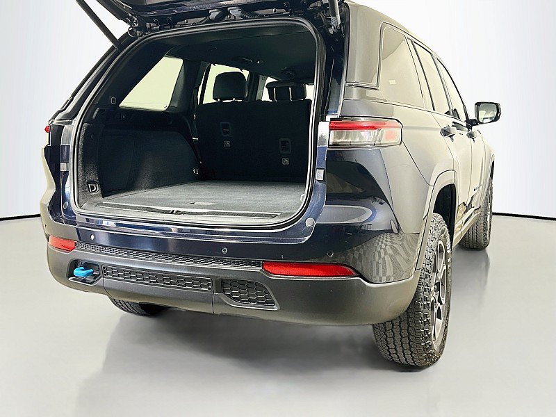 Used 2022 Jeep Grand Cherokee Trailhawk w/ Advanced Protech Group II AWD/4WD image 27