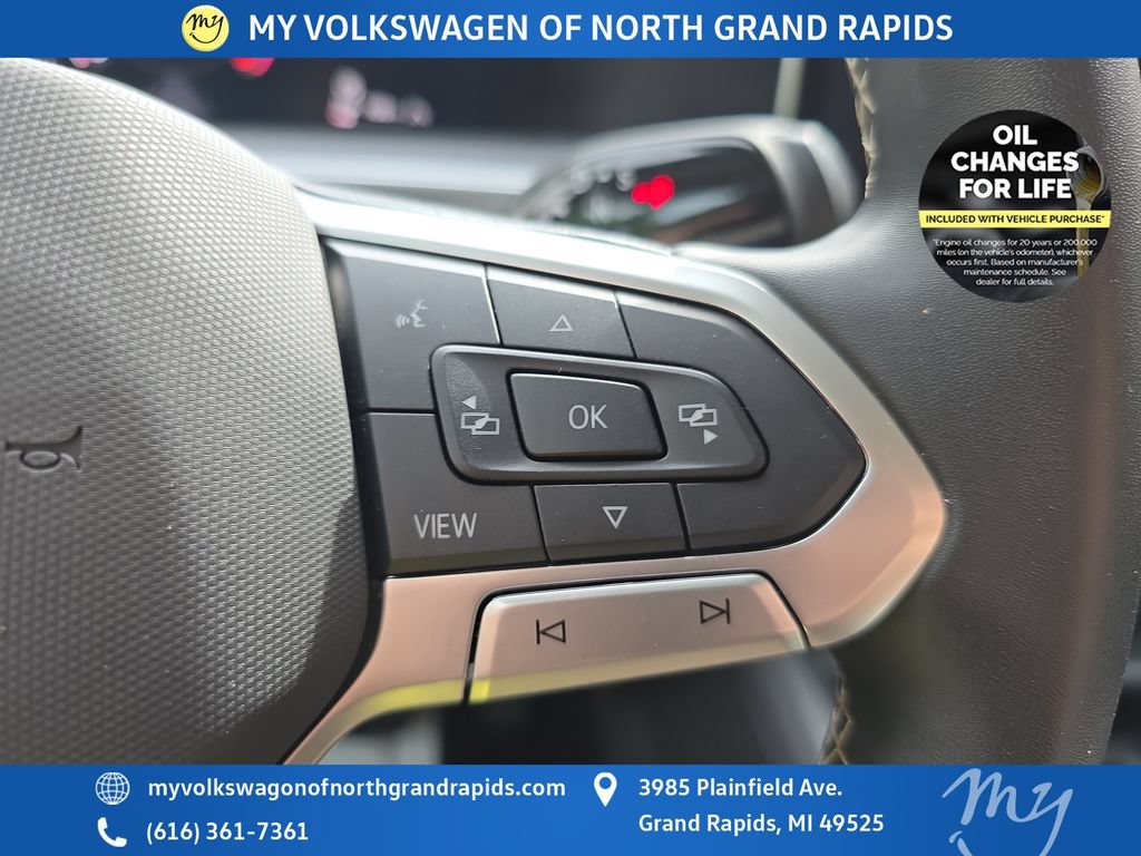 Used 2025 Volkswagen Tiguan SE AWD/4WD image 19