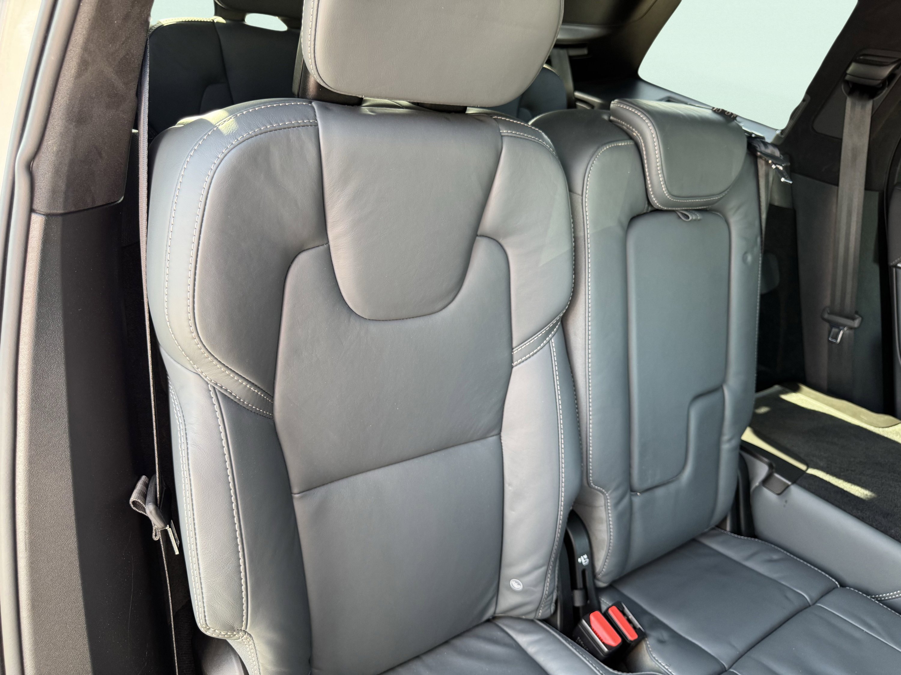 Used 2024 Volvo XC90 T8 Ultimate w/ Lounge Package image 55