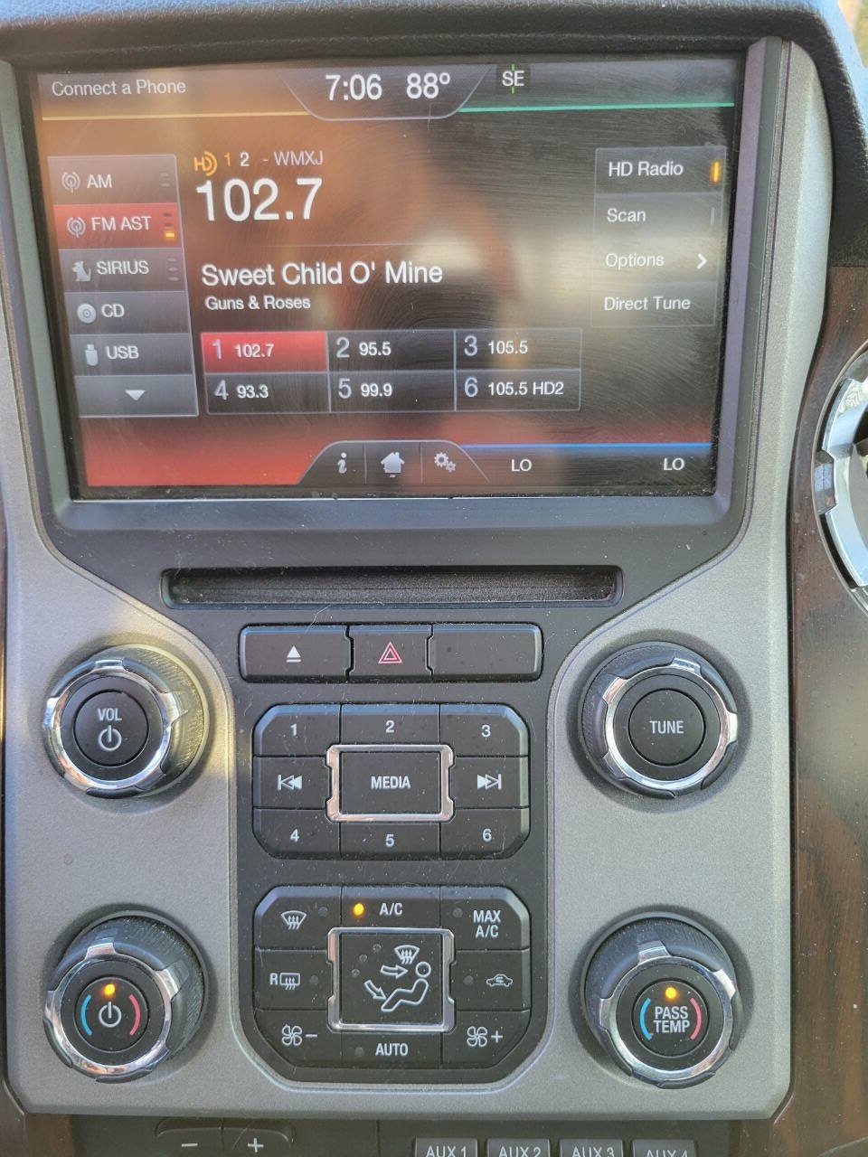 Used 2016 Ford F250 Lariat w/ Lariat Ultimate Package AWD/4WD image 26
