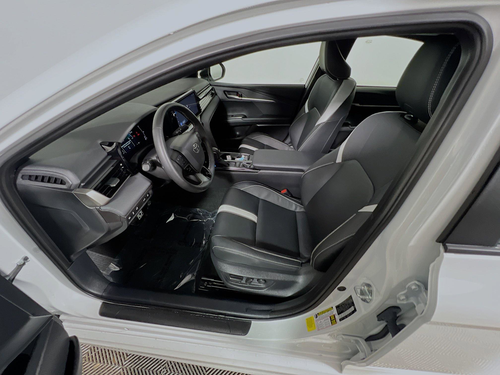 Used 2025 Toyota Camry SE w/ Multimedia Upgrade Package FWD image 15