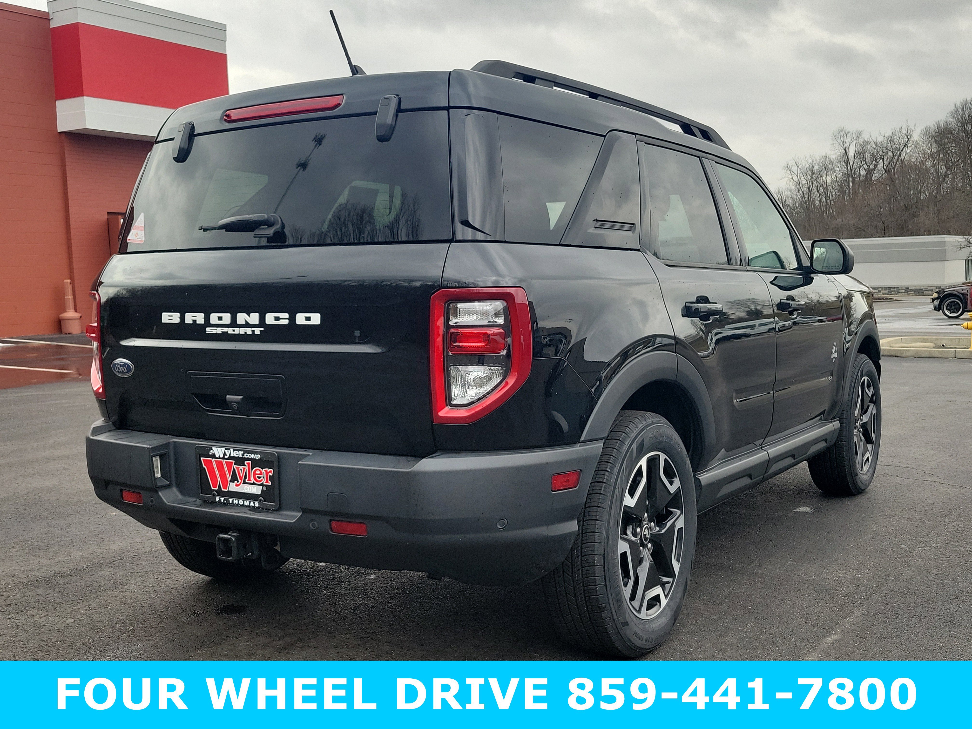 Used 2022 Ford Bronco Sport Outer Banks w/ Tech Package image 3