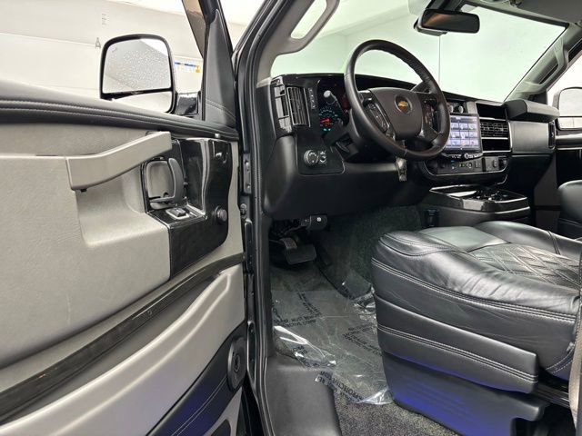 Used 2021 Chevrolet Express 2500 image 17