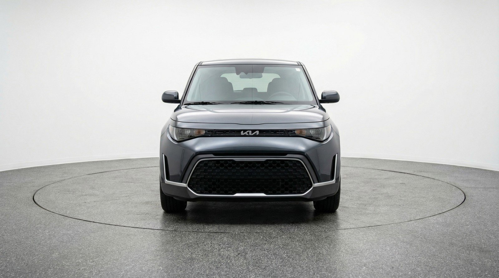 Used 2025 Kia Soul LX w/ LX Technology Package FWD image 2
