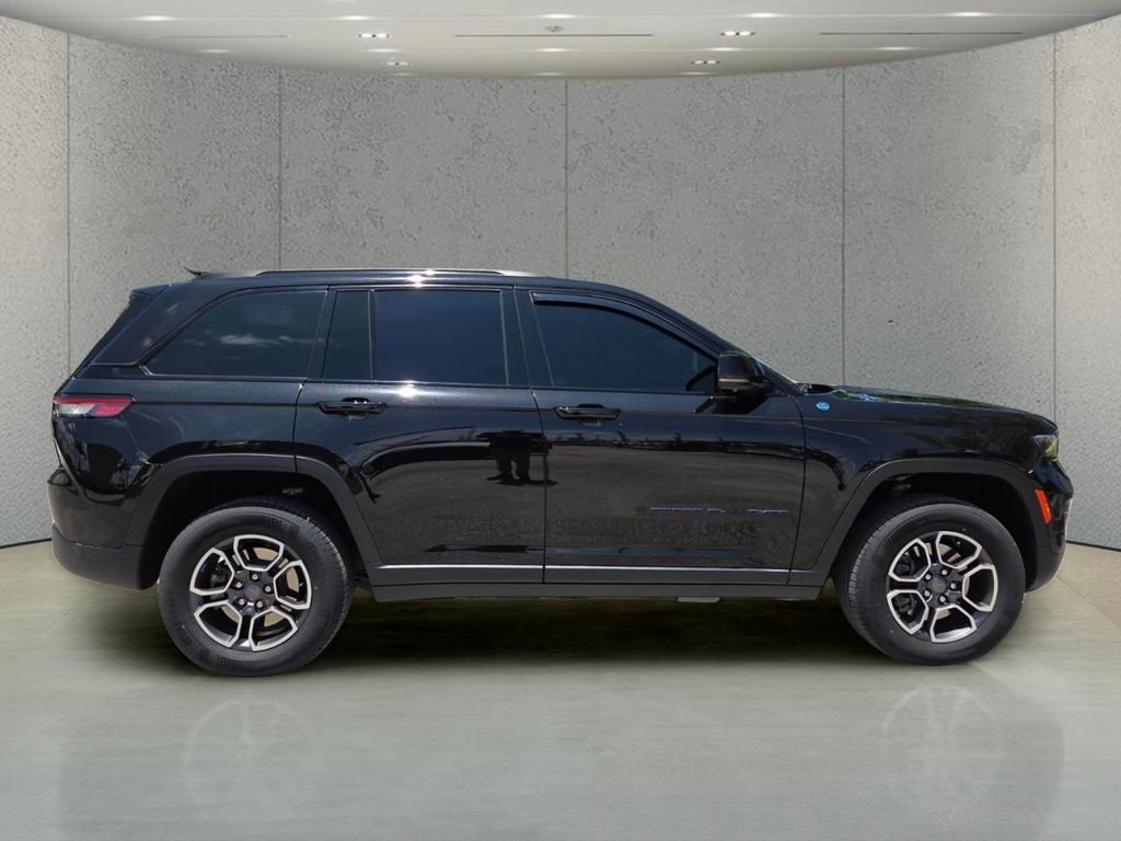 Used 2022 Jeep Grand Cherokee Trailhawk w/ Advanced Protech Group II AWD/4WD image 2