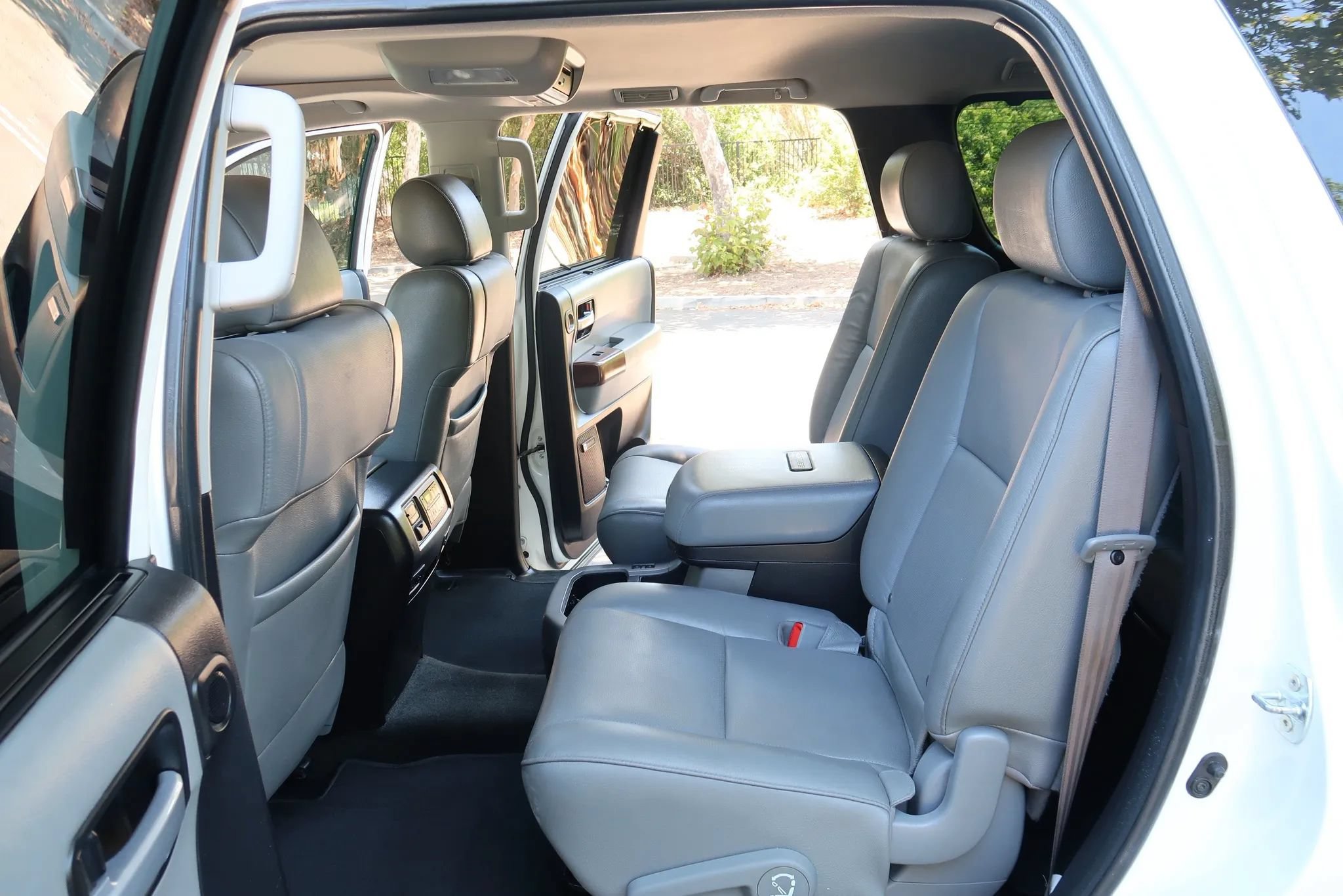 Used 2016 Toyota Sequoia Platinum RWD image 19