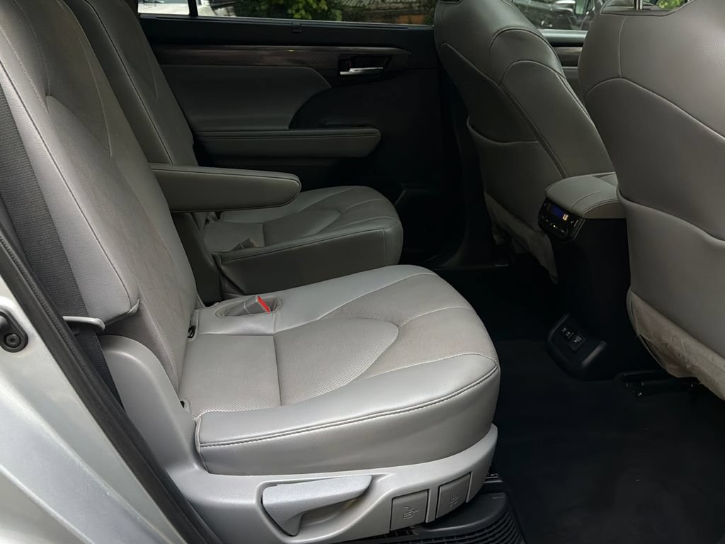 Used 2021 Toyota Highlander Platinum AWD/4WD image 12
