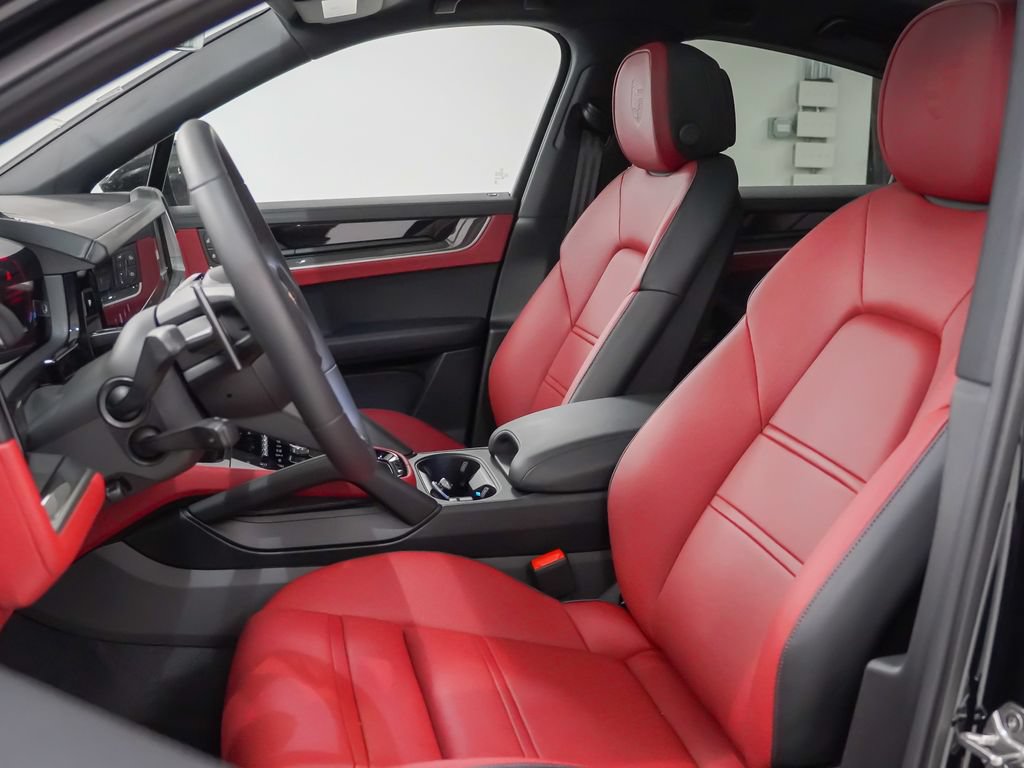Certified 2026 Porsche Cayenne Coupe AWD/4WD image 5