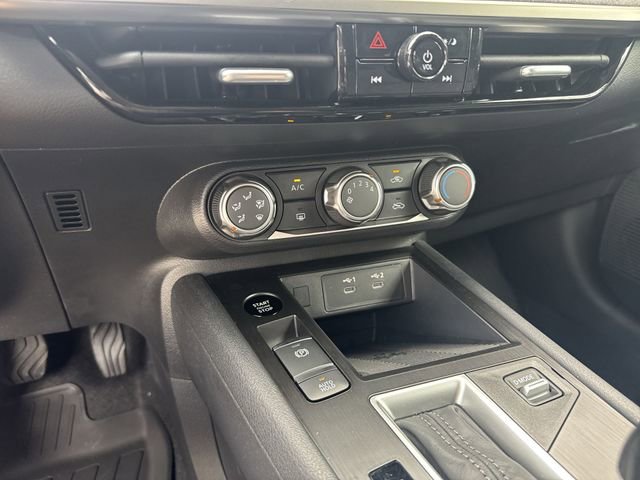 Used 2025 Nissan Kicks SV FWD image 21