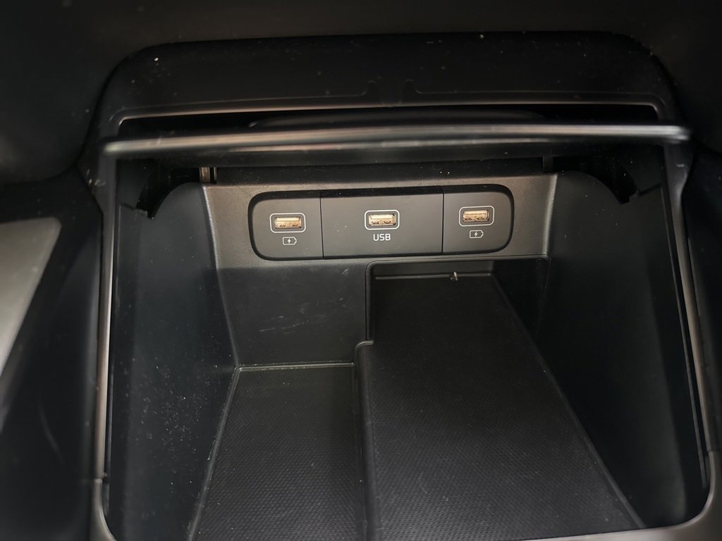 Used 2023 Kia Sorento LX image 37