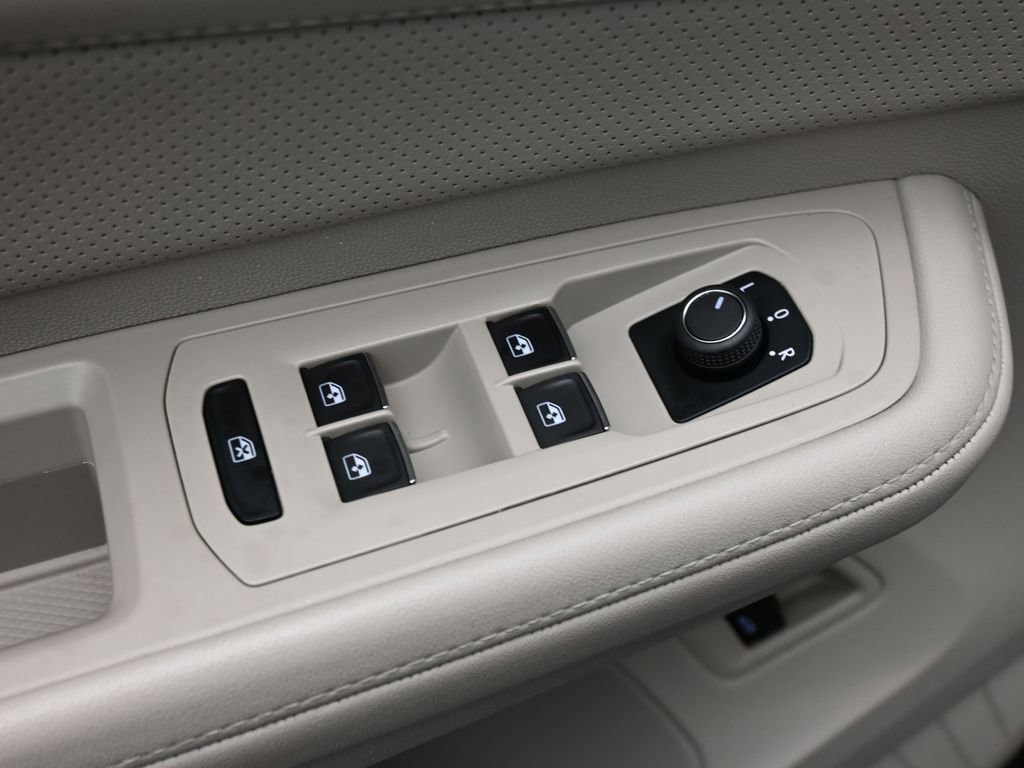 Used 2025 Volkswagen Atlas SE FWD image 10