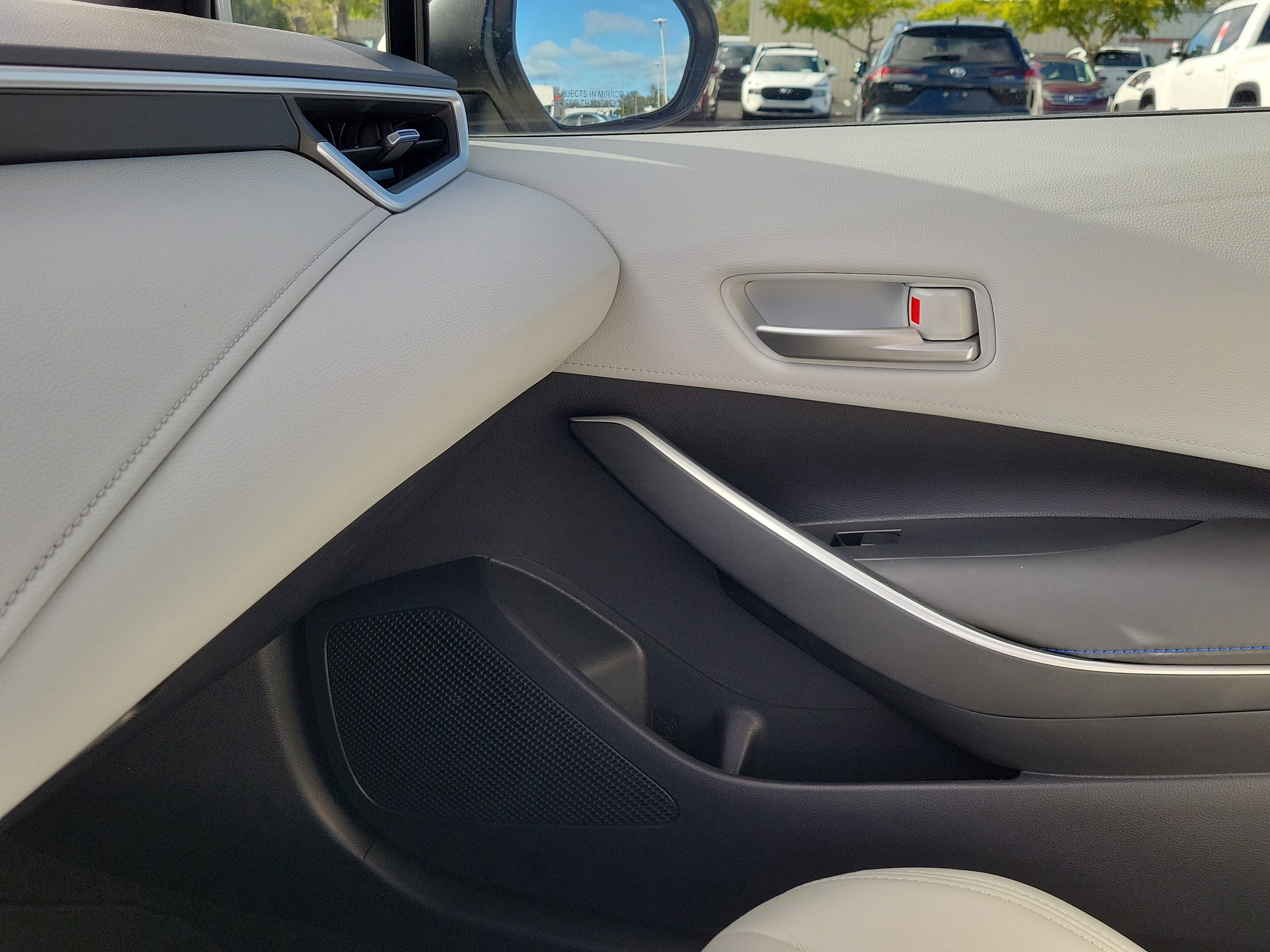 Used 2020 Toyota Corolla SE image 30