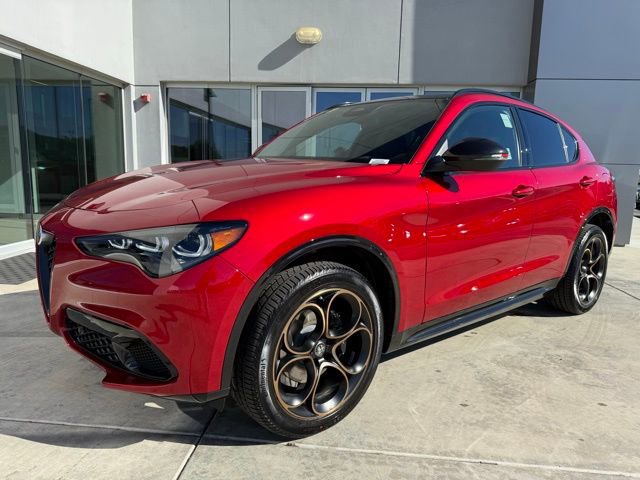 New 2025 Alfa Romeo Stelvio Sprint image 6