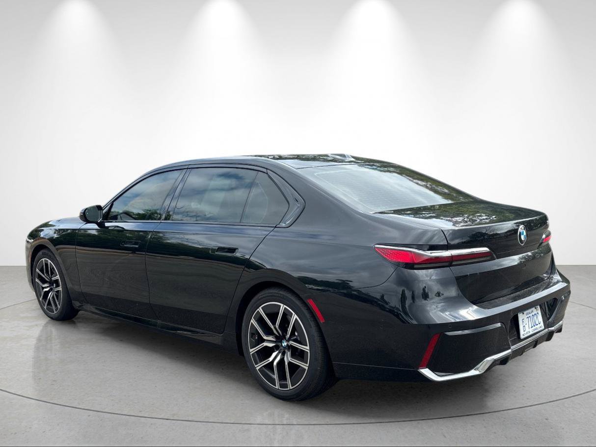 Used 2024 BMW 740i RWD image 3