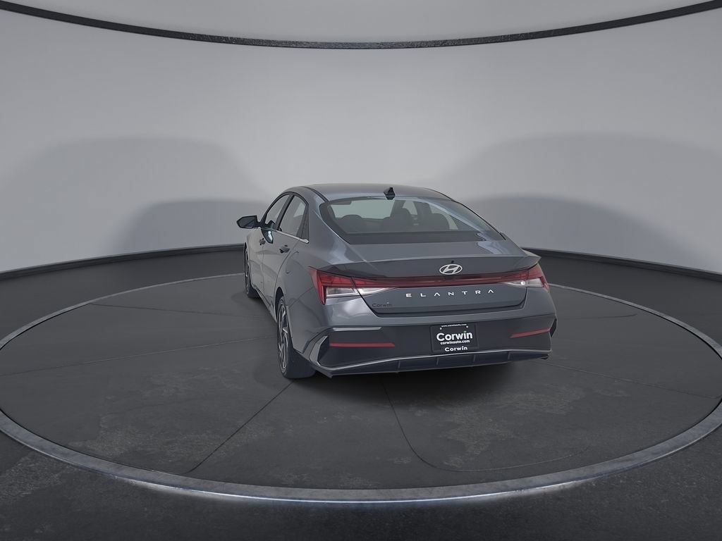 Used 2025 Hyundai Elantra SEL FWD image 13