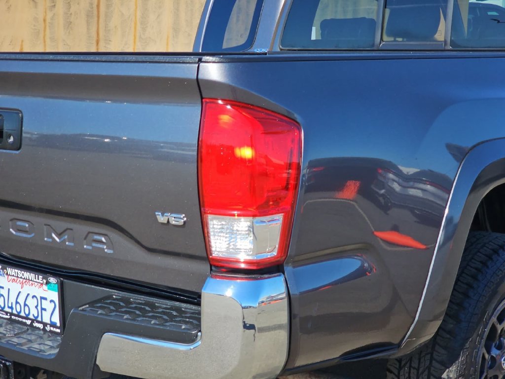 Used 2017 Toyota Tacoma SR5 w/ Tow Package RWD image 38