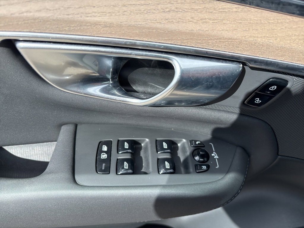Certified 2025 Volvo XC90 B5 Plus image 18