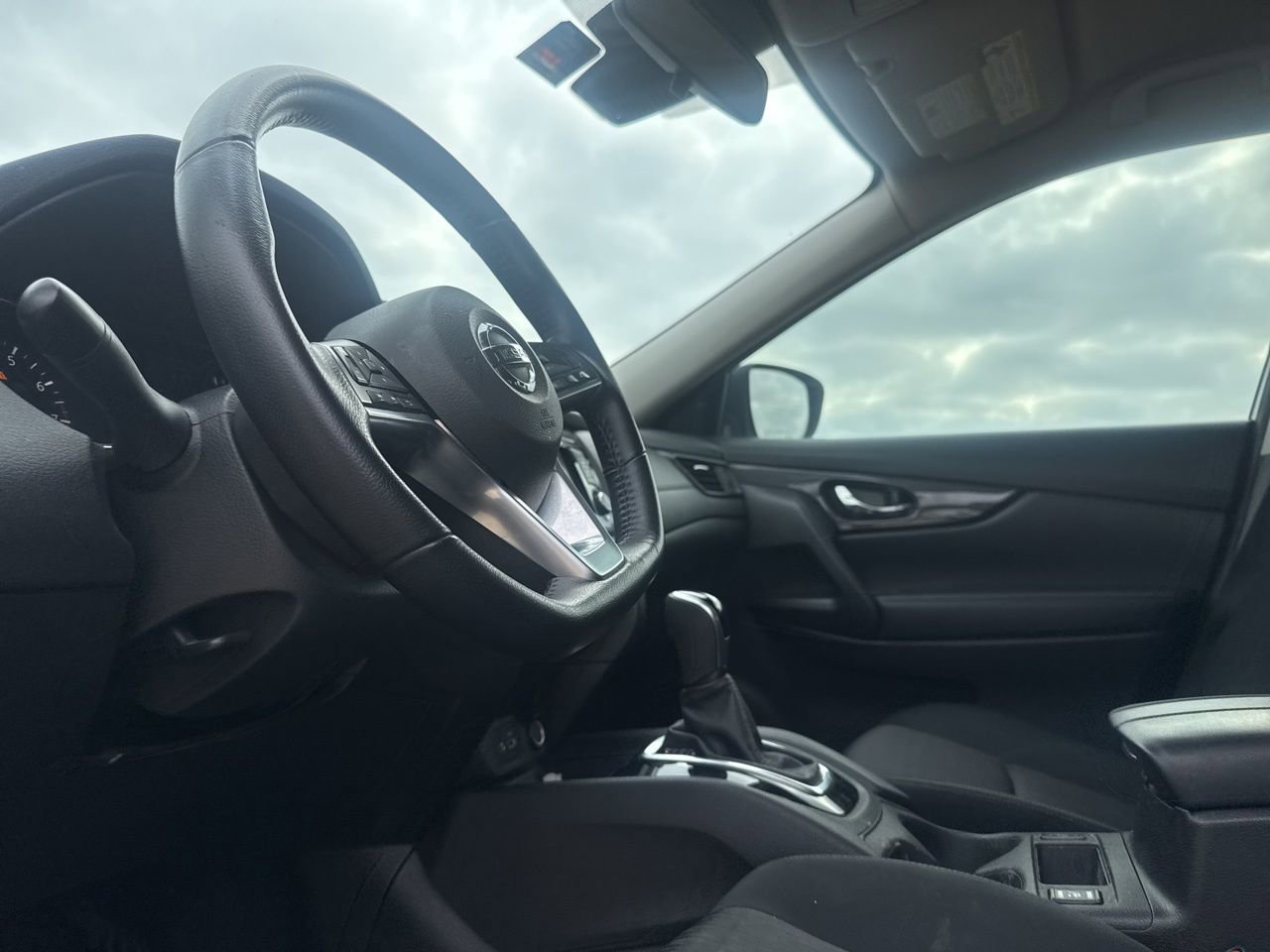 Used 2020 Nissan Rogue SV image 33