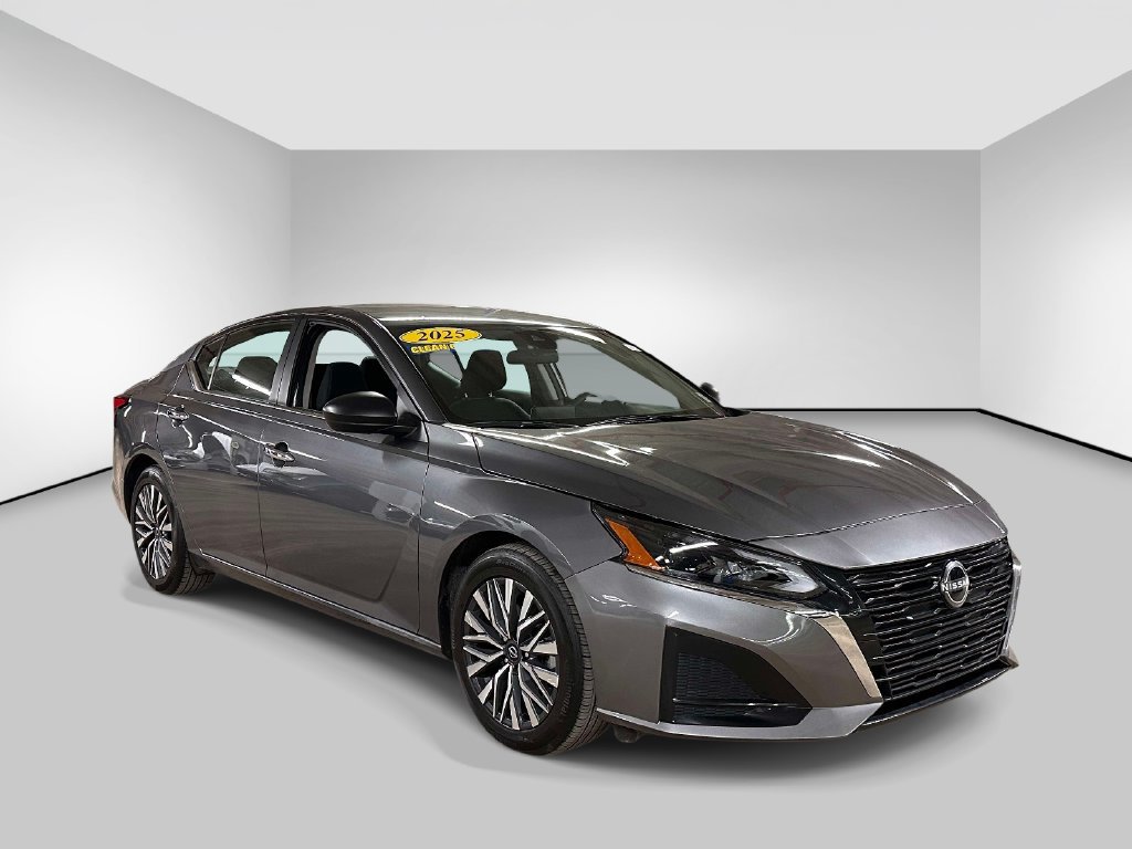 Used 2025 Nissan Altima 2.5 SV FWD image 5