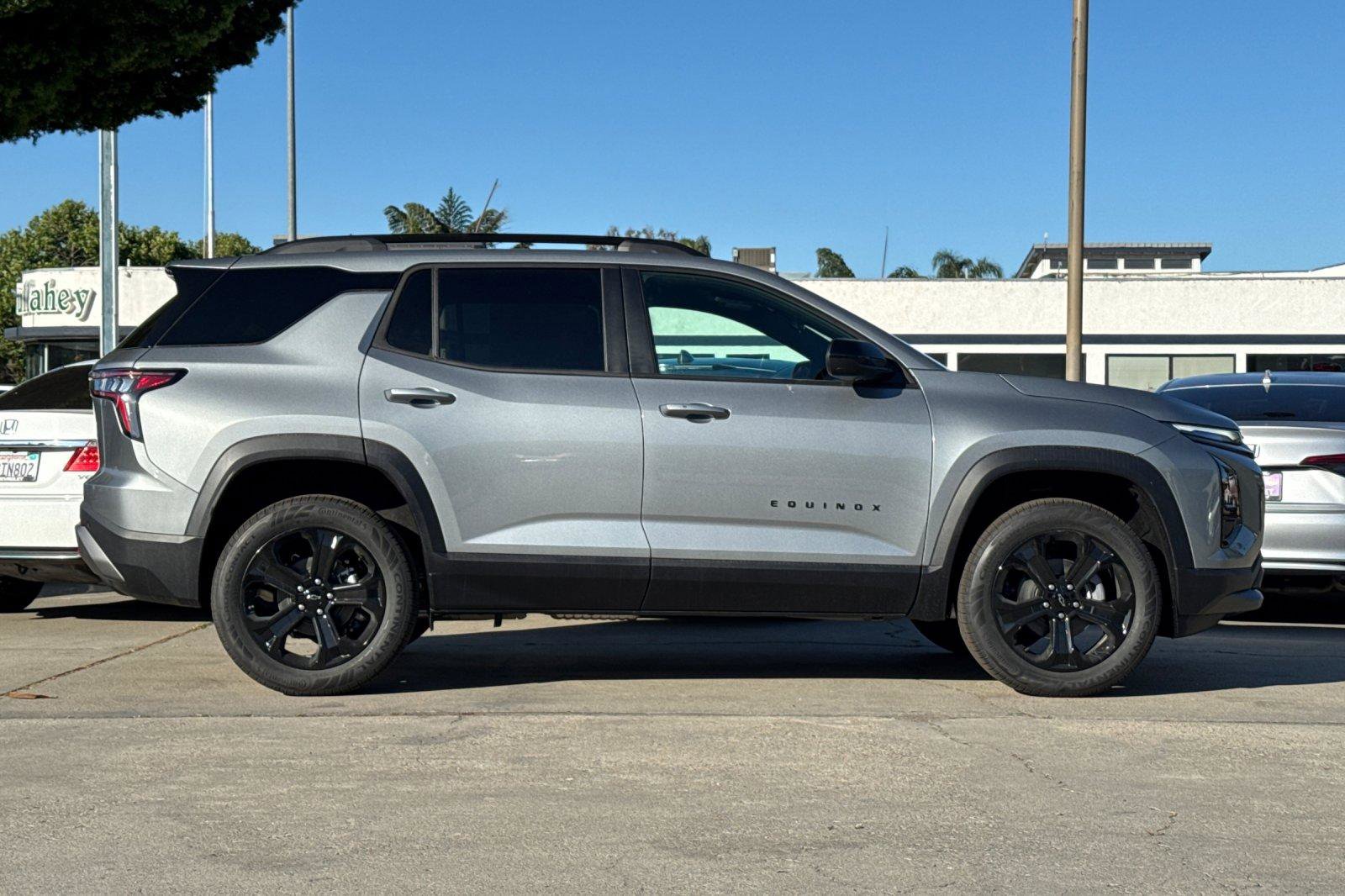 New 2026 Chevrolet Equinox LT w/ Midnight Edition FWD image 4