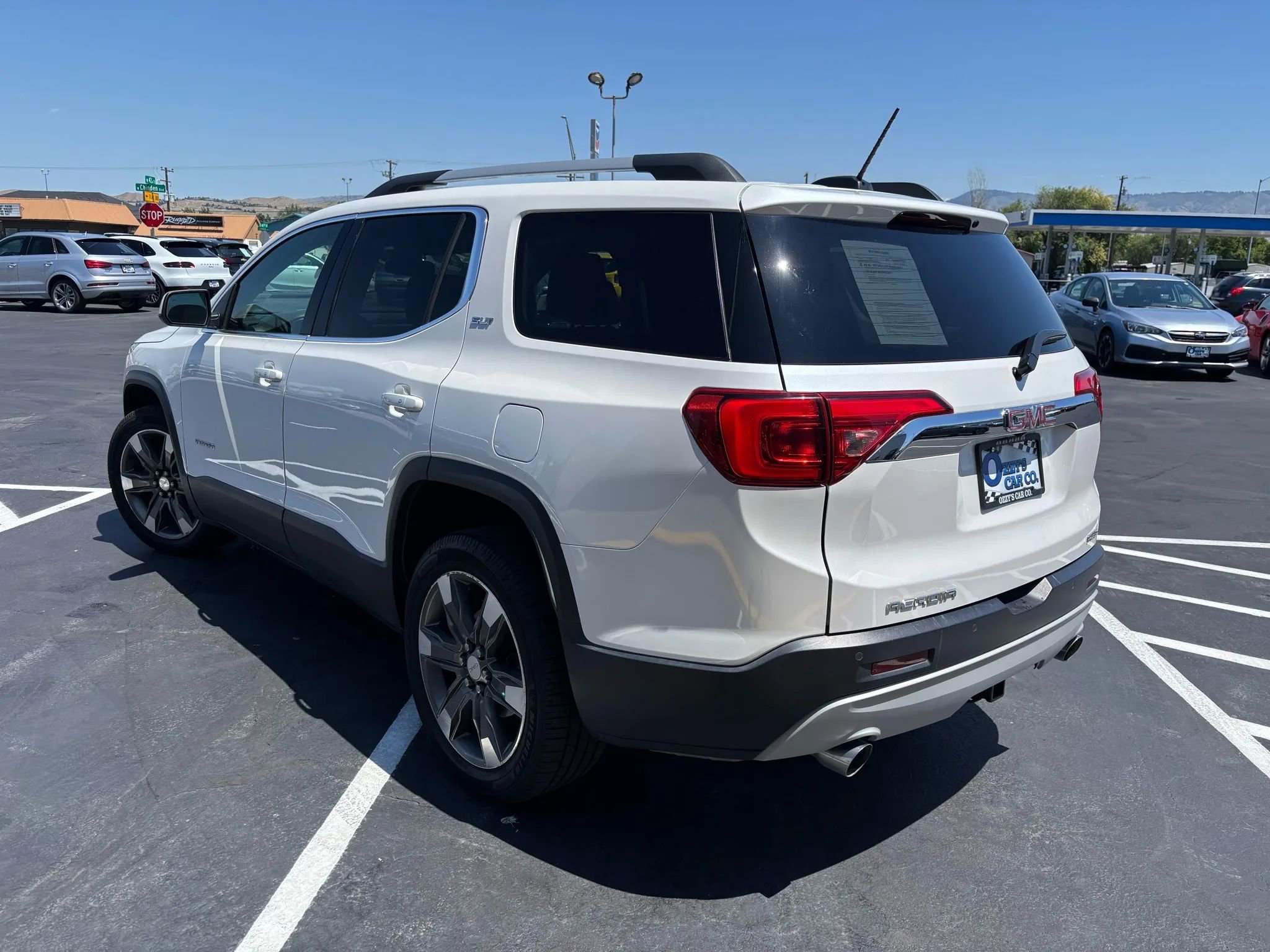 Used 2019 GMC Acadia SLT image 3