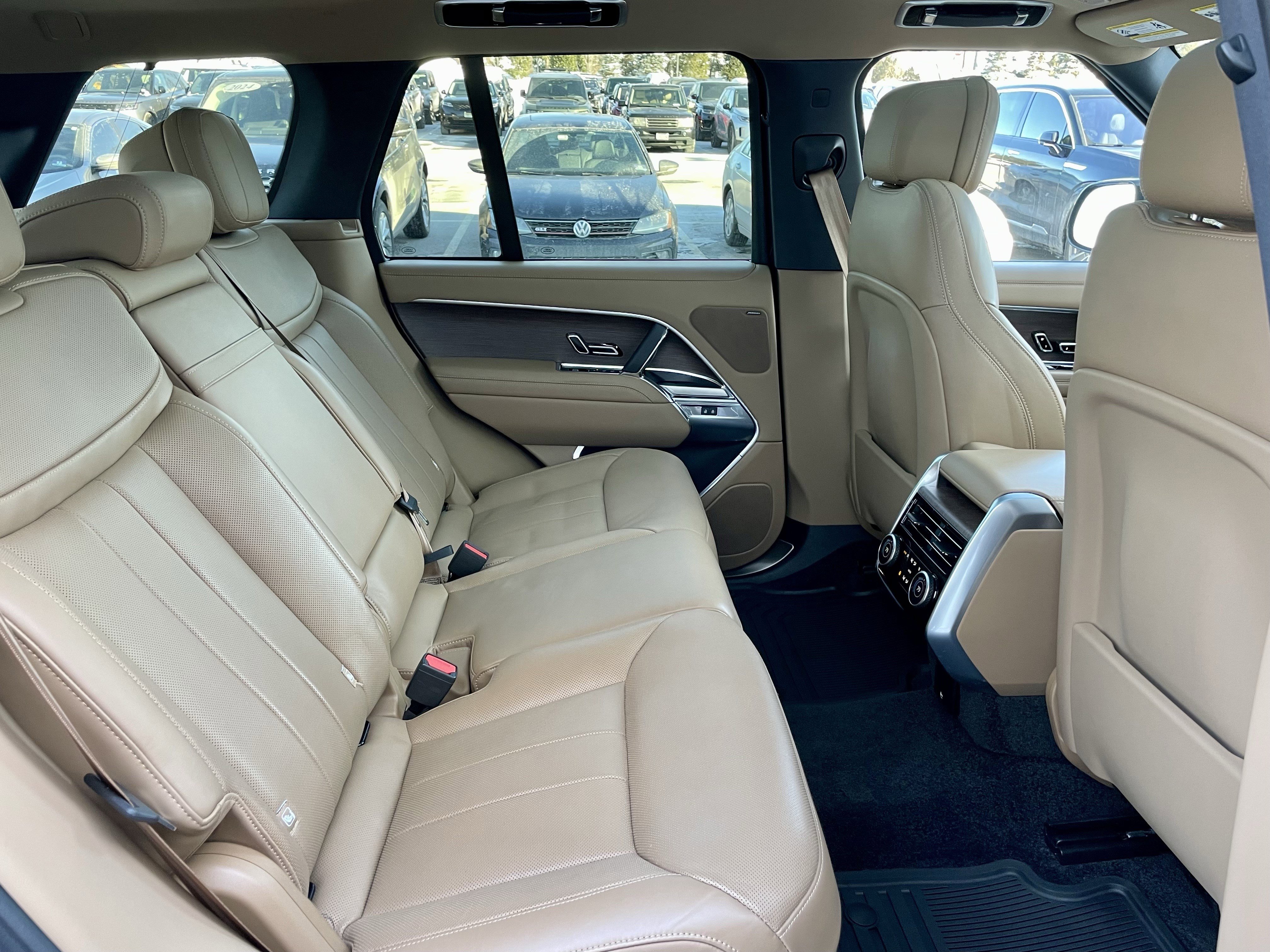 Used 2024 Land Rover Range Rover SE image 31